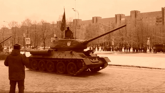70-летие снятия блокады Ленинграда 2014: в парадном строю знаменитые Т-34 и полуторки