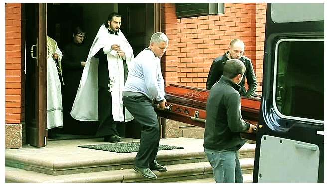 Отца пятерых детей, погибшего в аварии с футболистом "Динамо", похоронили в Стрельне 