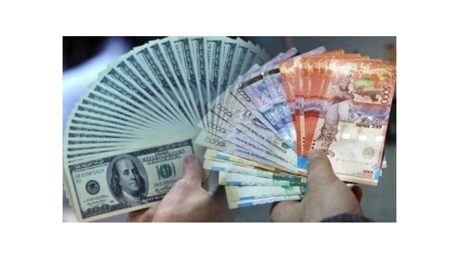 Курс казахского тенге к доллару США продолжает падать