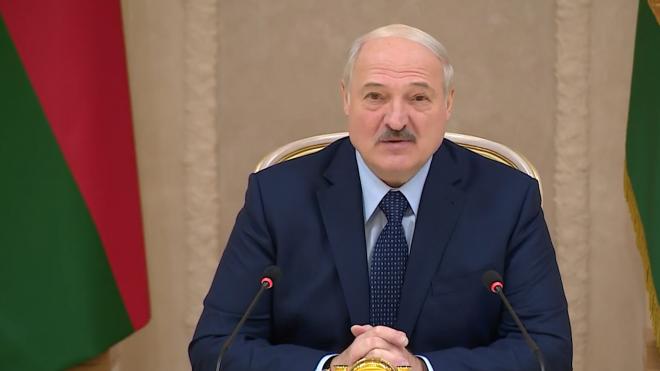 Лукашенко призвал "не париться" и вспомнить о Питере