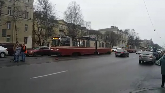 ДТП на проспекте Энгельса спровоцировало пробку из трамваев