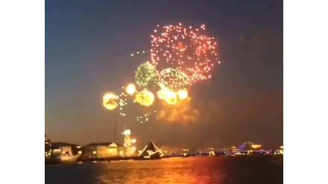 Видео: в День ВМФ в Петербурге был грандиозный фейерверк