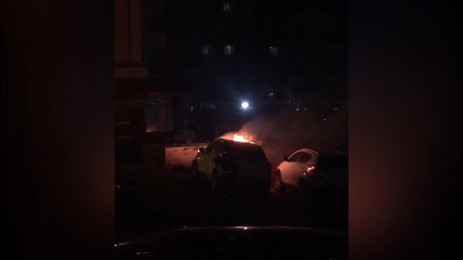 Видео: на Есенина сгорел автомобиль