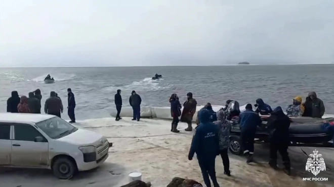 В Приморье спасли около 50 рыбаков с дрейфующей льдины