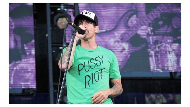 Red Hot Chili Pepper активно поддержали Pussy Riot на гастролях в России