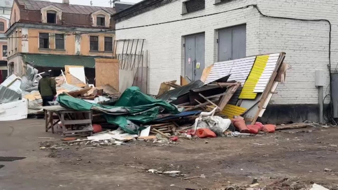 В ходе рейда в Апраксином дворе изъяли имущество на сумму более 5 млн рублей