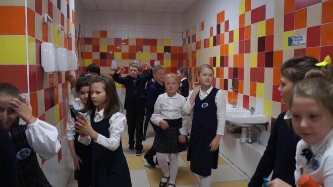 В Петербурге папы-ревизоры провели школьную столовую