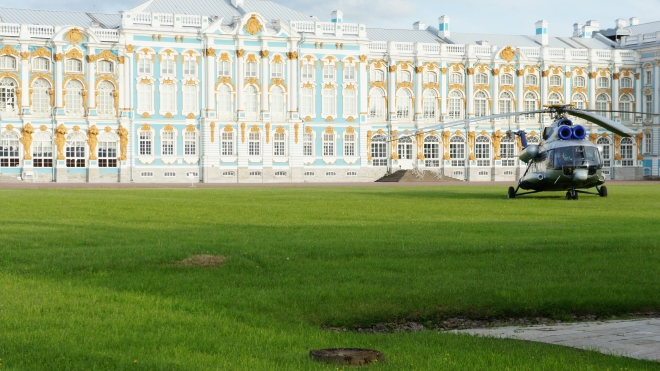 Нувориши летают в Екатерининский дворец, как к себе домой