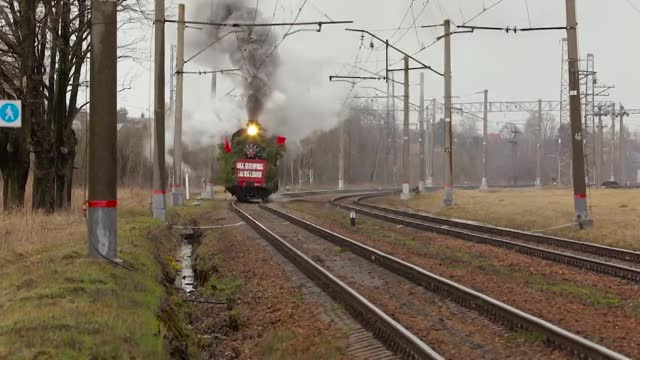 В Петербурге паровоз времен войны прогудел песню "Священная война"