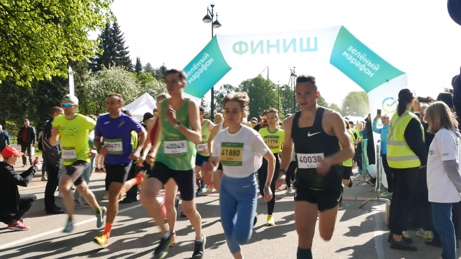 Петербуржцы пробежали юбилейный «Зеленый марафон»