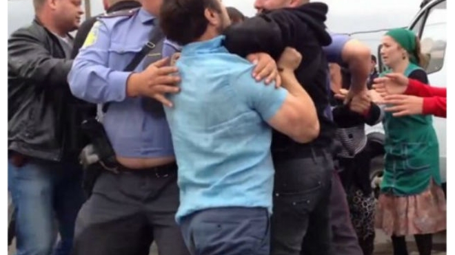 Человека, который ударил полицейского на Матвеевском рынке, осудили к 18 годам колонии