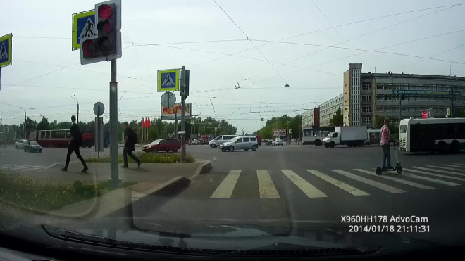 Удачливый пешеход увернулся от ДТП на "Бухарестской"