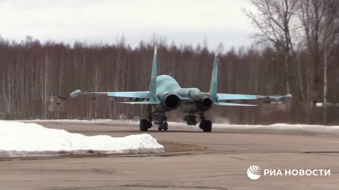 Российский истребитель Су-34 уничтожил военный объект украинских националистов 