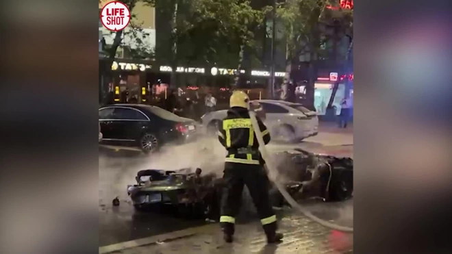 В центре Москвы полностью сгорел Ferrari