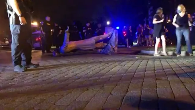 В двух городах Виргинии протестующие снесли статуи конфедератов