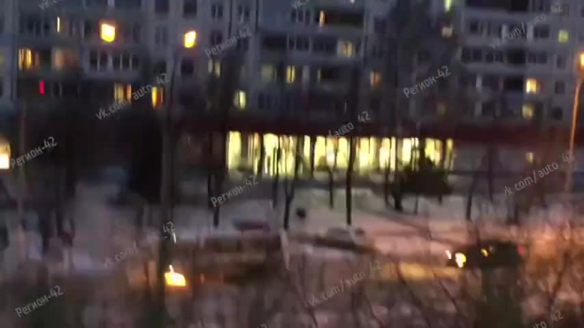 Видео: В Кемерово загорелся маршрутный ПАЗ с пассажирами