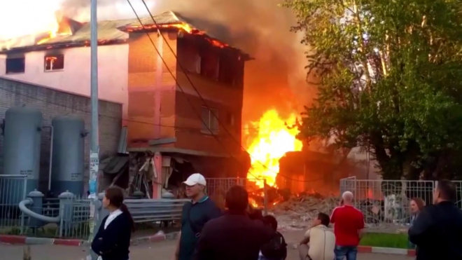 Жуткое видео из Подмосковья: дотла сгорели торговые павильоны