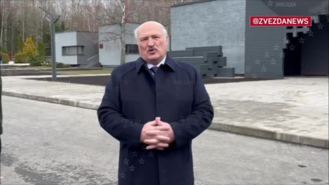 Лукашенко прокомментировал инициативу Лондона передать Киеву снаряды с обедненным ураном