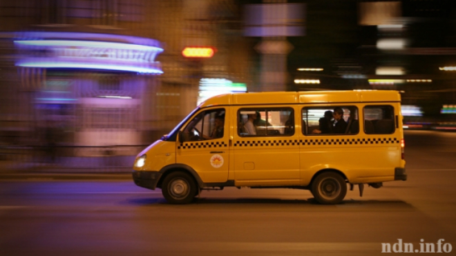 "Наши люди в булочную на такси не ездят": на проспекте Ветеранов маршрутка сбила 17-летнюю девушку