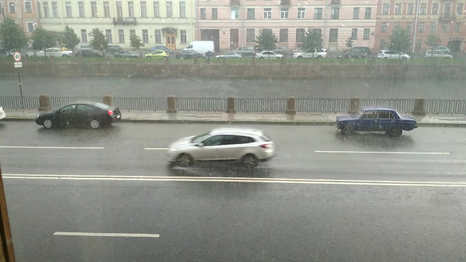 Петербуржцев в понедельник ждут дожди