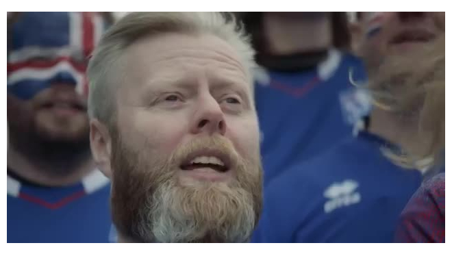 Исландские болельщики исполнили "Калинку" на русском языке
