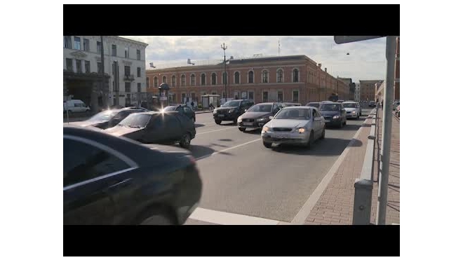 Современная парковка спасает автомобилистов на «Ладожской» 