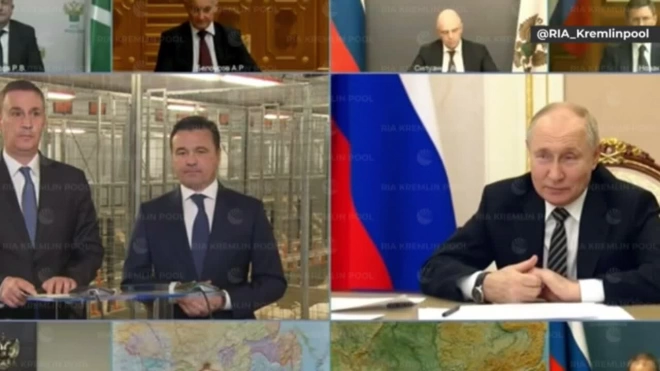 Путин похвалил главу Минсельхоза за обращение с докладом из курятника