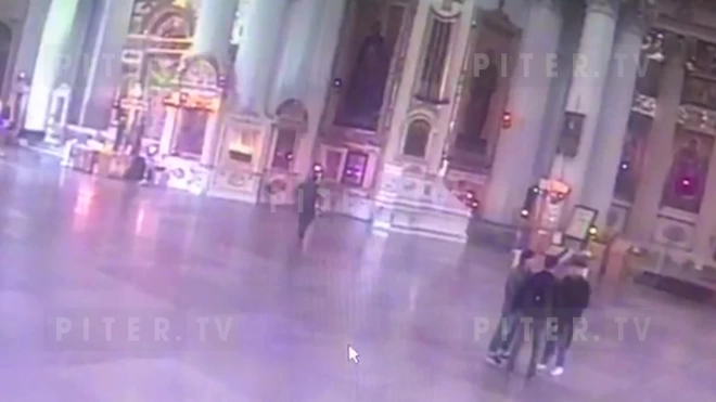 Петербургская епархия прокомментировала инцидент с мужчиной в Троицком соборе 