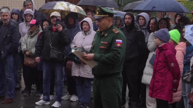 Видео: во Фрунзенском районе мобилизованных граждан отправили на переподготовку