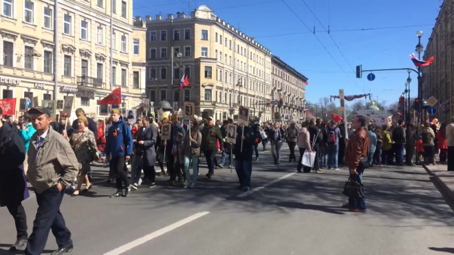 Больше миллиона петербуржцев приняли участие в шествии "Бессмертный полк"