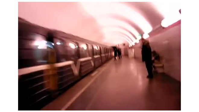 Из-за угрозы взрыва метро "Площадь Ленина" перекрыта