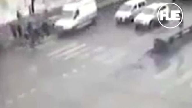 В Москве "скорая" врезалась в группу пешеходов на "зебре"