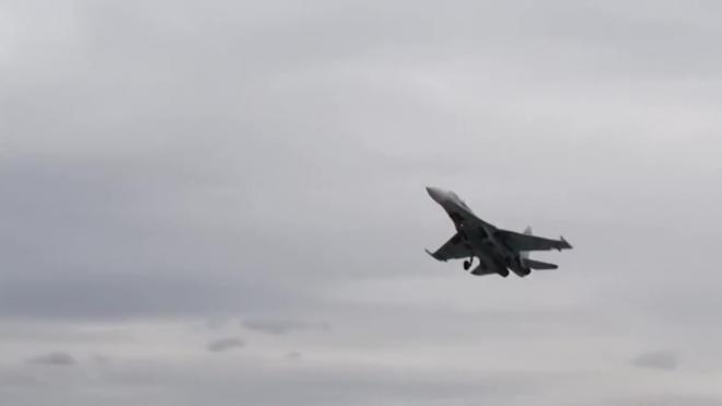 Истребитель Су-27 поднимали на перехват самолетов-разведчиков США над Черным морем