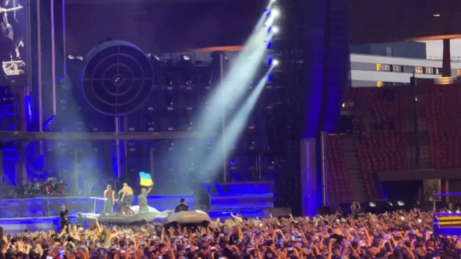 Группа Rammstein развернула украинский флаг на концерте в Швейцарии