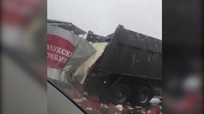 Видео: на Киевском шоссе после ДТП валяется колбаса 