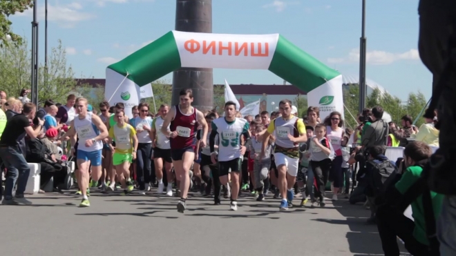 Более 6 тыс петербуржцев пробежали "Зеленый марафон" от Сбербанка