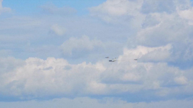 Видео: Над Петербургом снова пролетели военные самолеты