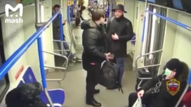 Полиция задержала напавшего на пассажира в московском метро музыканта