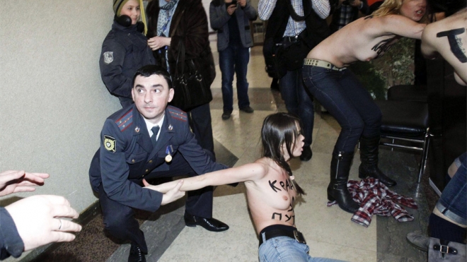 Активисткам Femen могут запретить въезд в Россию