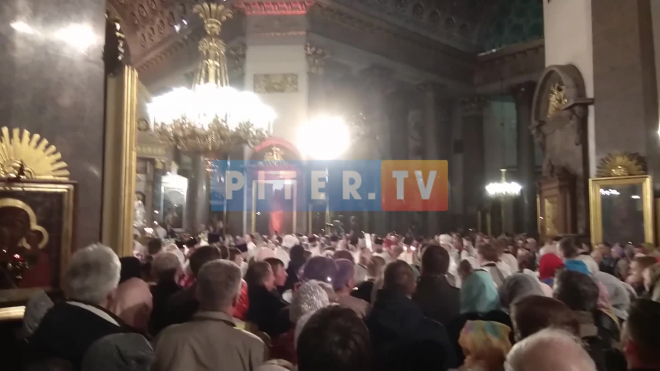 Пасхальное богослужение прошло в Петербурге