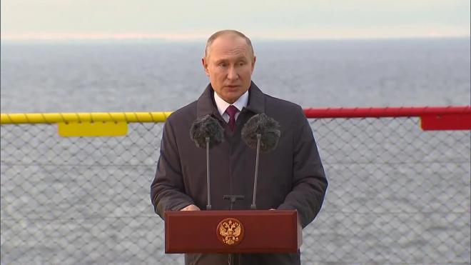 Путин сообщил о разработке новых серий дизельных и атомных ледоколов