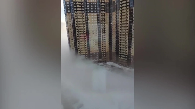 Фото: новостройки Парнаса скрылись в тумане
