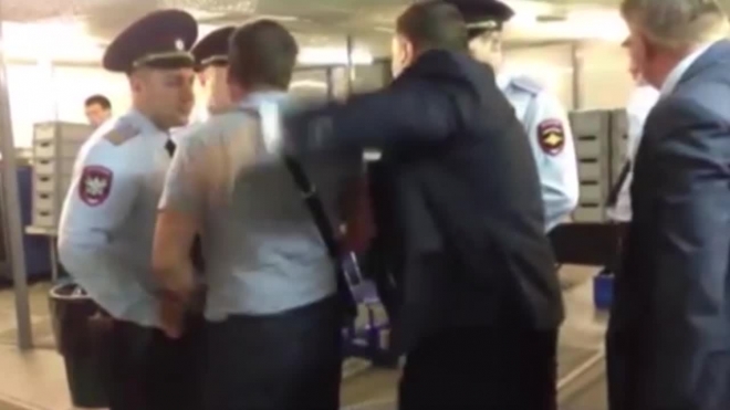 Пьяный немец ударил челябинского полицейского в лицо