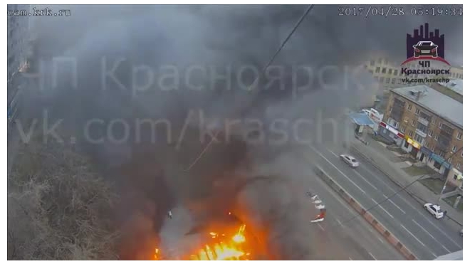 В Красноярске на остановке "Зенит" выгорели торговые павильоны