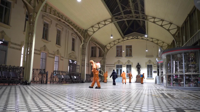 Видео: Витебский вокзал повторно продезинфицировали