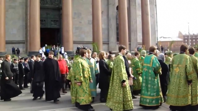  В Вербное воскресенье на Исаакиевской площади состоялся детский крестный ход