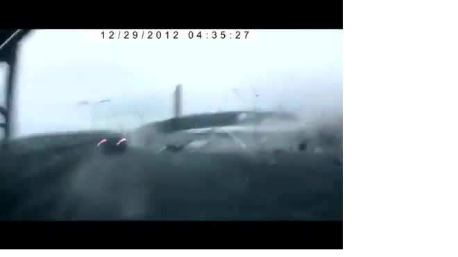 Видео момента крушения Ту-204: лайнер пробивает ограждение