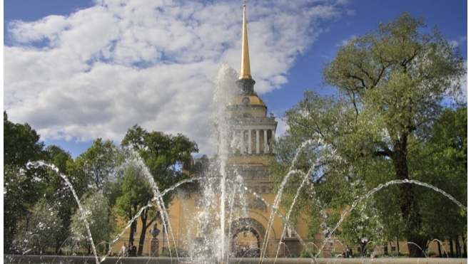 Грустные итоги праздника: в день ВМФ вандалам удалось сломать фонтан у Александровского сада