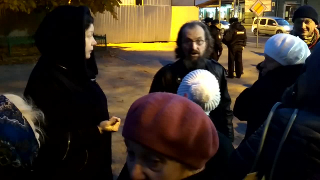 На акцию против "Матильды" собралось больше полиции, чем православных активистов