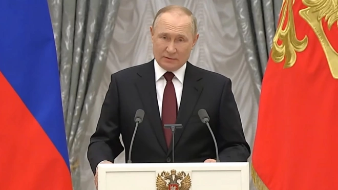 Путин на церемонии вручения госнаград поблагодарил всех медиков за самоотверженный труд
